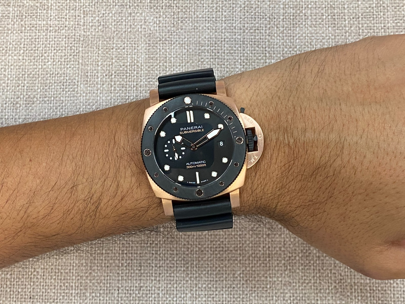 Panerai Submersible PAM 1070 Goldtech OroCarbo 44mm Watch B/P '22 PAM01070