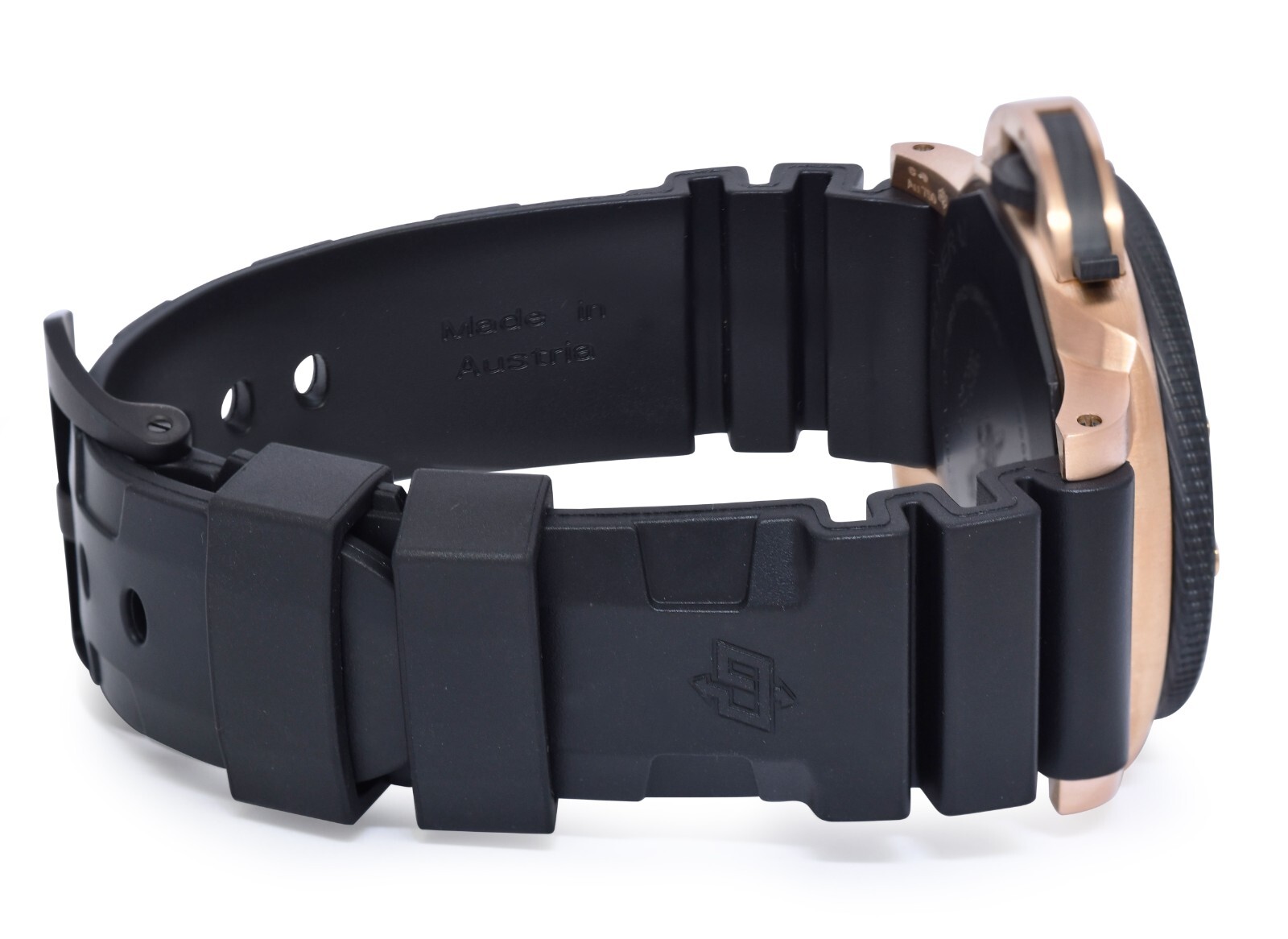 Panerai Submersible PAM 1070 Goldtech OroCarbo 44mm Watch B/P '22 PAM01070
