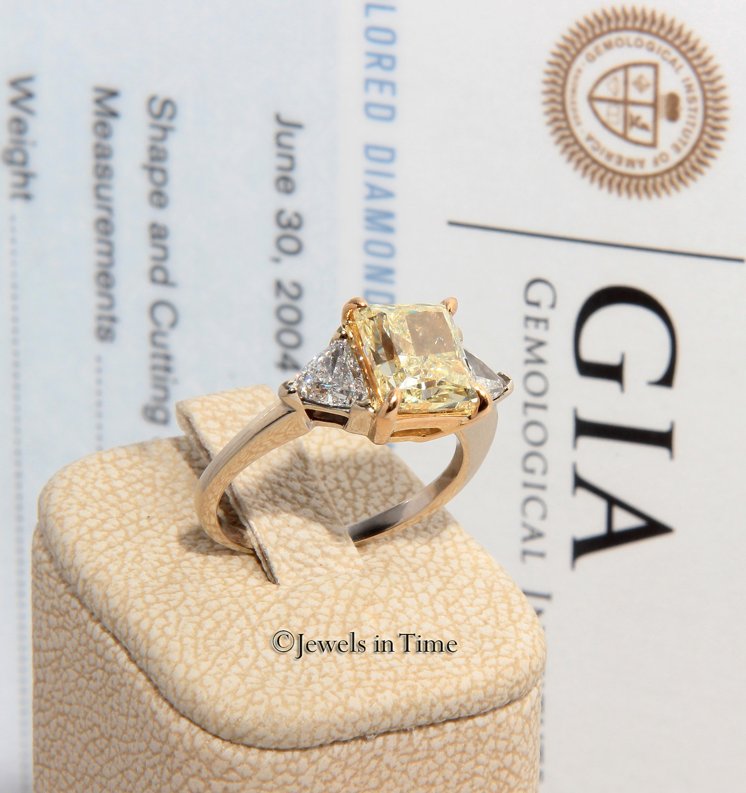 3.14 Carat Fancy Yellow Platinum 18k Yellow Gold Diamond Ring GIA Certificate 3.14 Carat Fancy Yellow Platinum 18k Yellow Gold Diamond Ring GIA Certificate