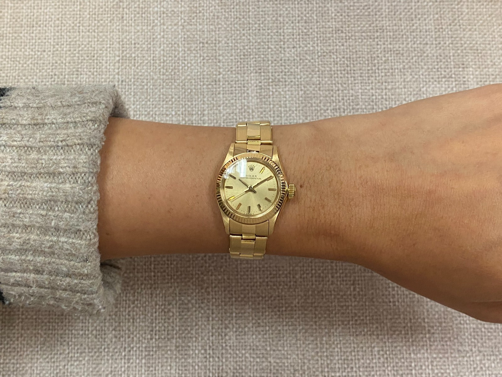 Rolex Oyster Perpetual No Date 18k Yellow Gold Rivet Ladies 24mm Watch '79 6719