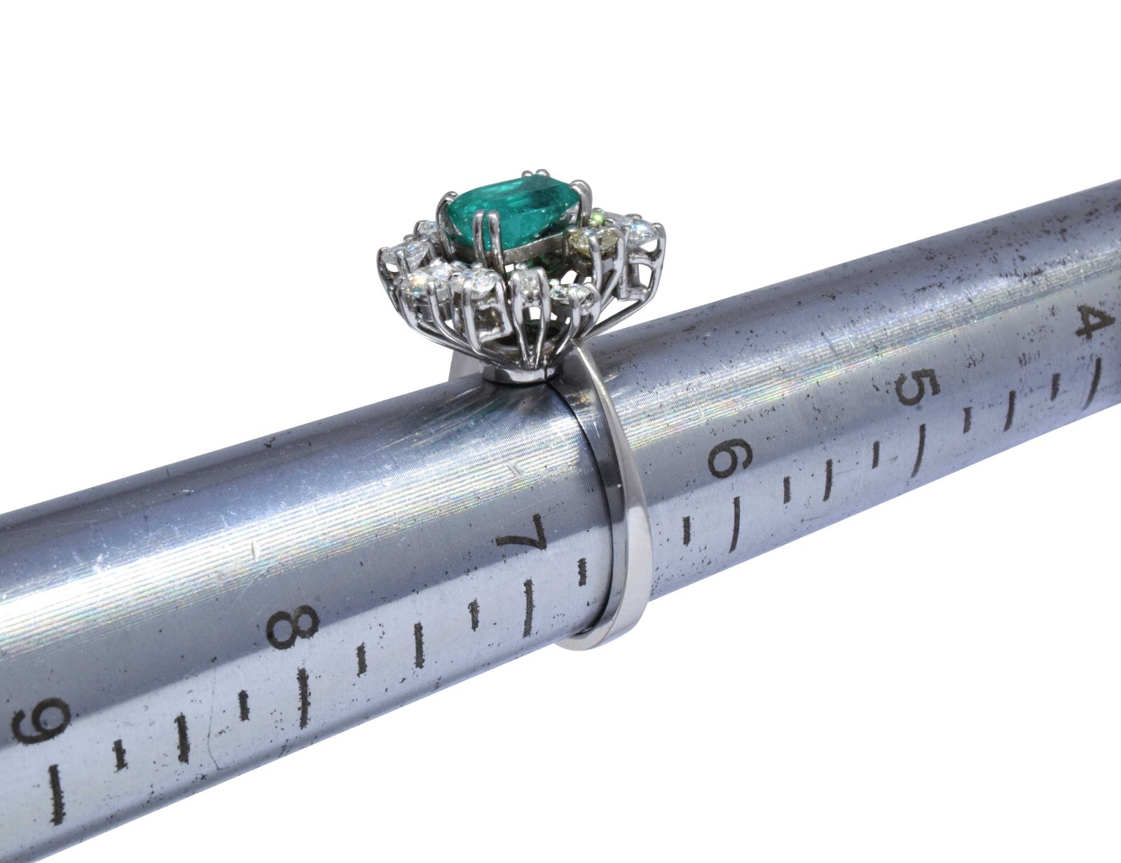 Ladies Diamond & Emerald Ring 18k White Gold Size 6.5