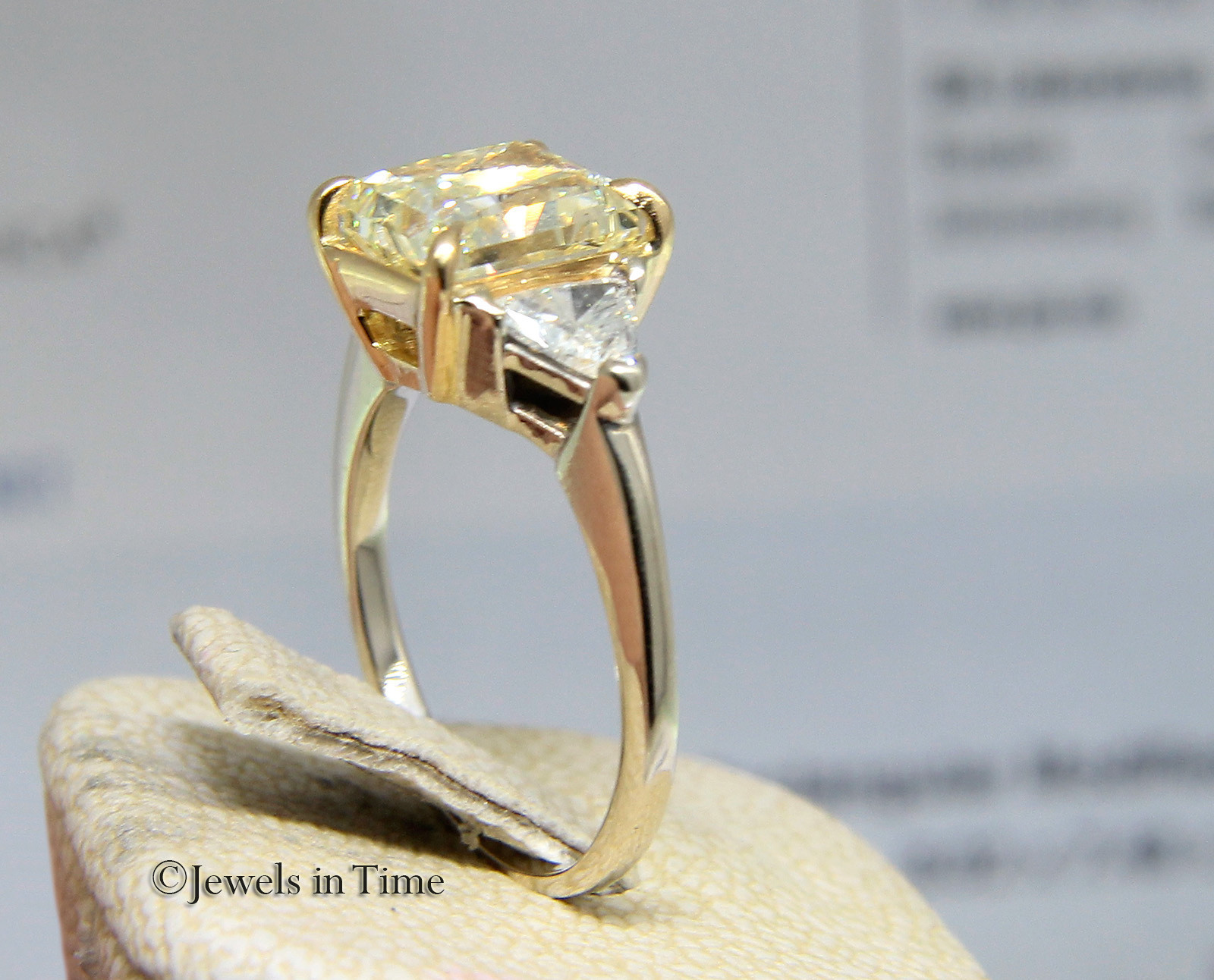 3.14 Carat Fancy Yellow Platinum 18k Yellow Gold Diamond Ring GIA Certificate 3.14 Carat Fancy Yellow Platinum 18k Yellow Gold Diamond Ring GIA Certificate