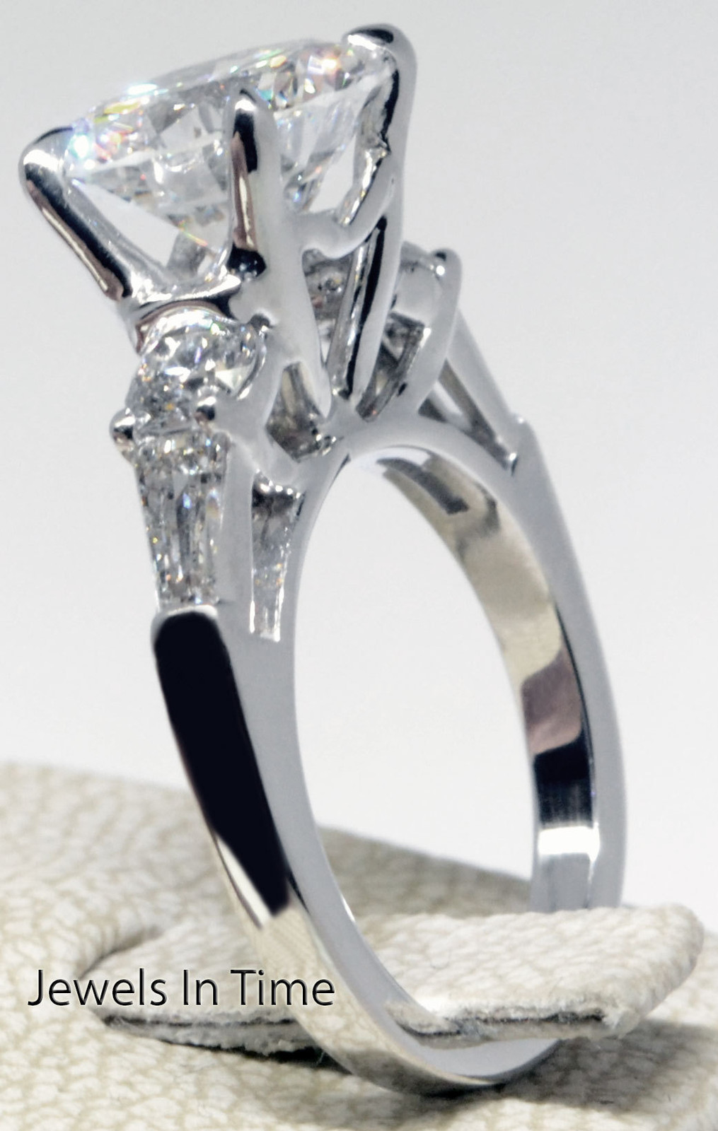 3.20 Carat Ladies Round Brilliant Diamond Ring 18k White Gold GIA Certificate 5