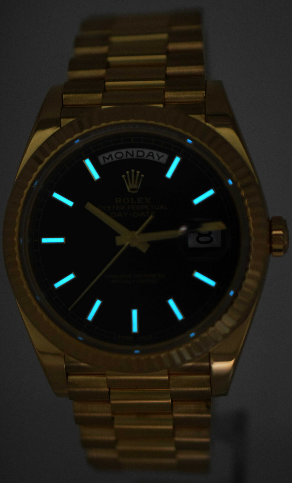 Rolex Day-Date 40 President 18k Yellow Gold Black Motif Dial Watch B/P  228238
