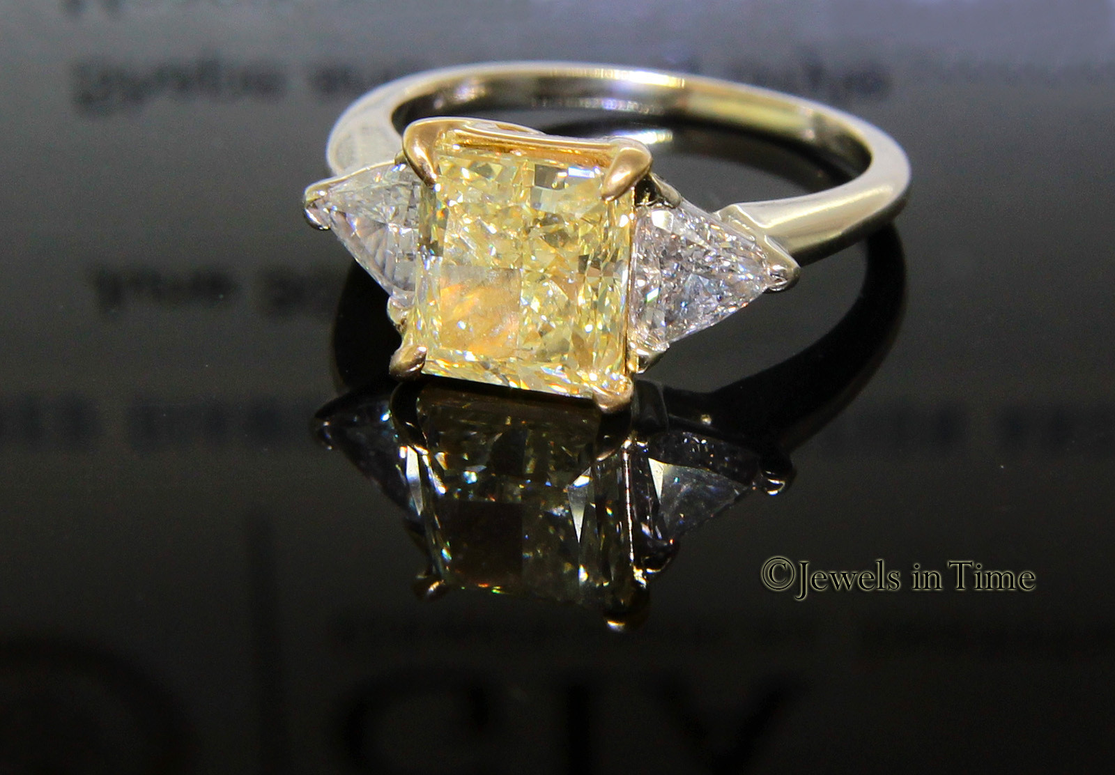 3.14 Carat Fancy Yellow Platinum 18k Yellow Gold Diamond Ring GIA Certificate 3.14 Carat Fancy Yellow Platinum 18k Yellow Gold Diamond Ring GIA Certificate