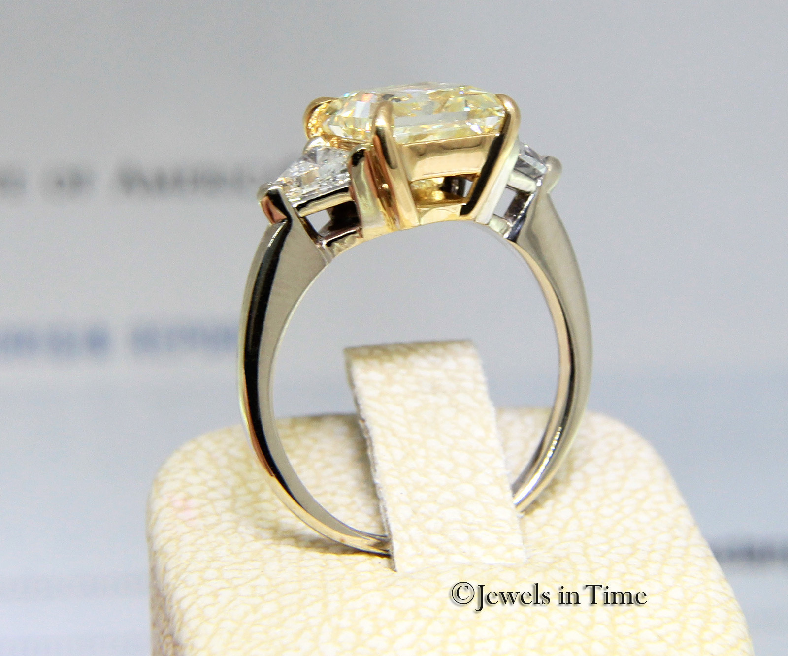 3.14 Carat Fancy Yellow Platinum 18k Yellow Gold Diamond Ring GIA Certificate 3.14 Carat Fancy Yellow Platinum 18k Yellow Gold Diamond Ring GIA Certificate