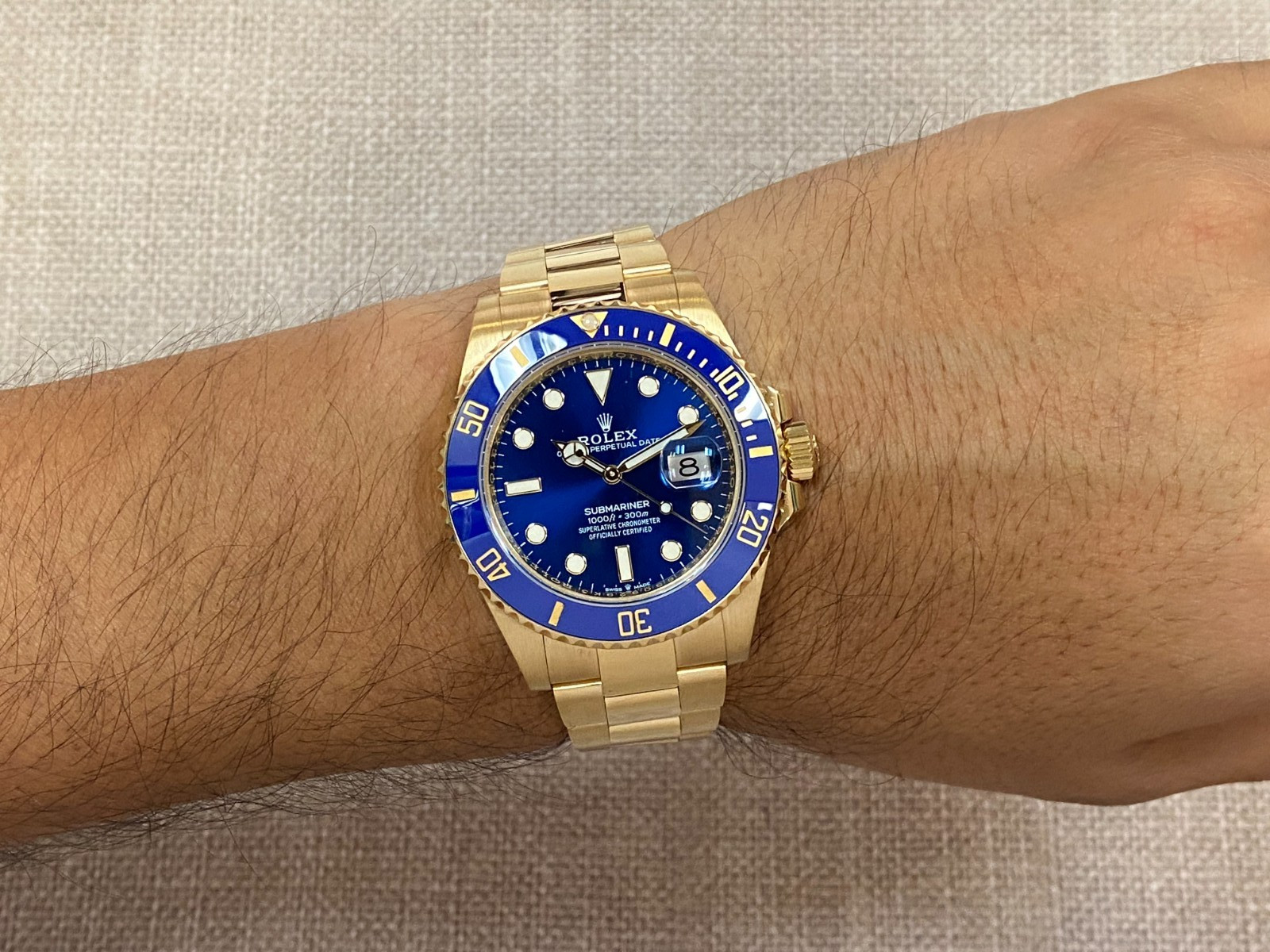 Rolex Submariner Date 18k Yellow Gold Blue Ceramic 41mm Watch 126618 LB