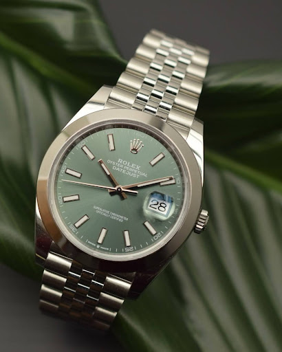 Luxury Proposal: How to Choose a Diamond Ring & a Watch to Match 3