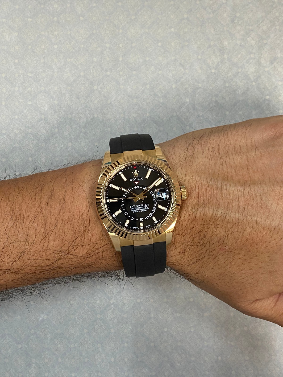 Rolex Sky-Dweller GMT Yellow Gold Black Dial/Rubber Strap Watch +Card '21 326238