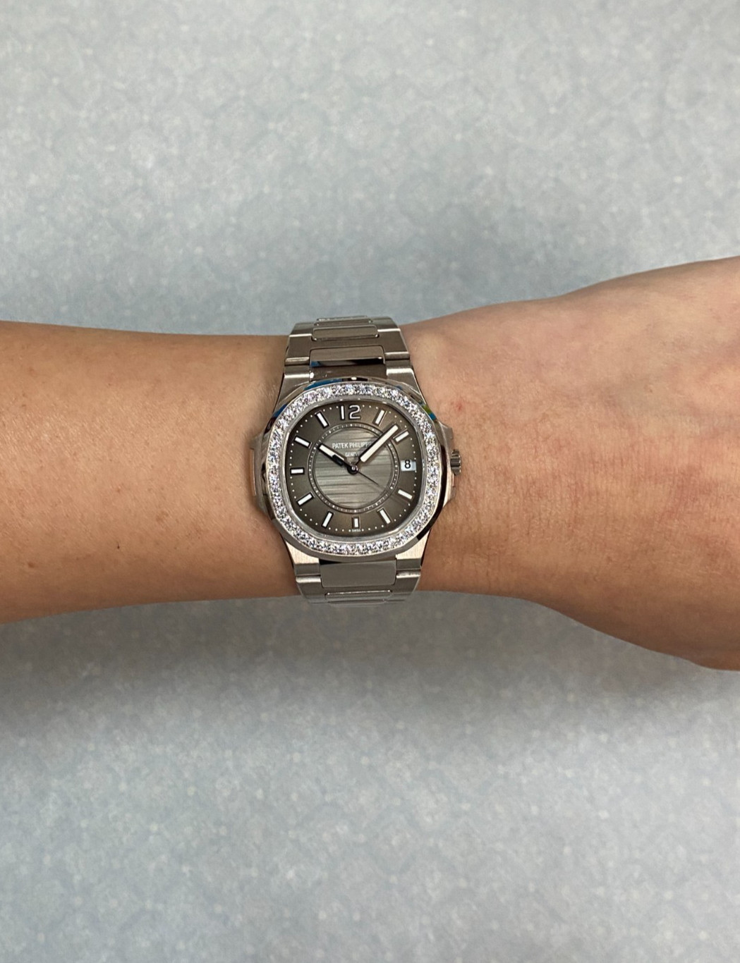 Patek Philippe Nautilus 18k White Gold & Diamond Ladies Watch B/P '09 7010/1G