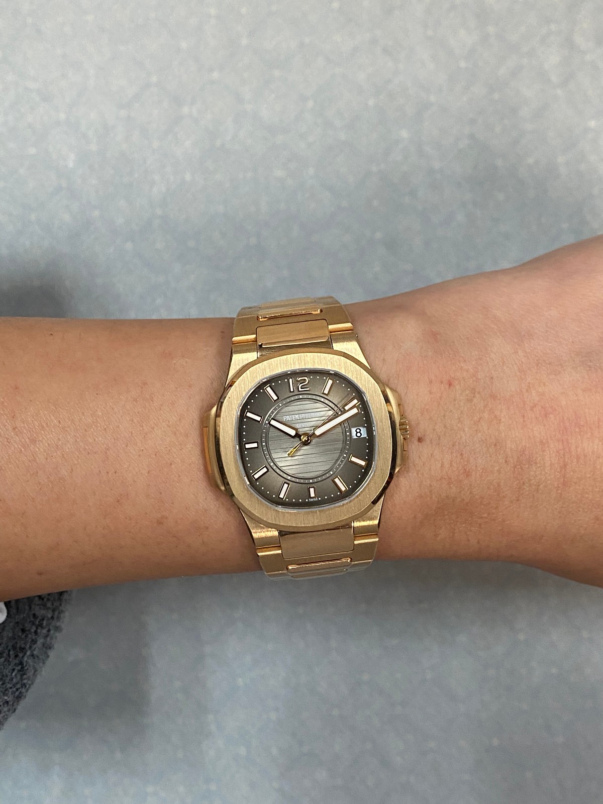 Patek Philippe Nautilus 18k Rose Gold Ladies 32mm Watch B/P '13 7011/1R