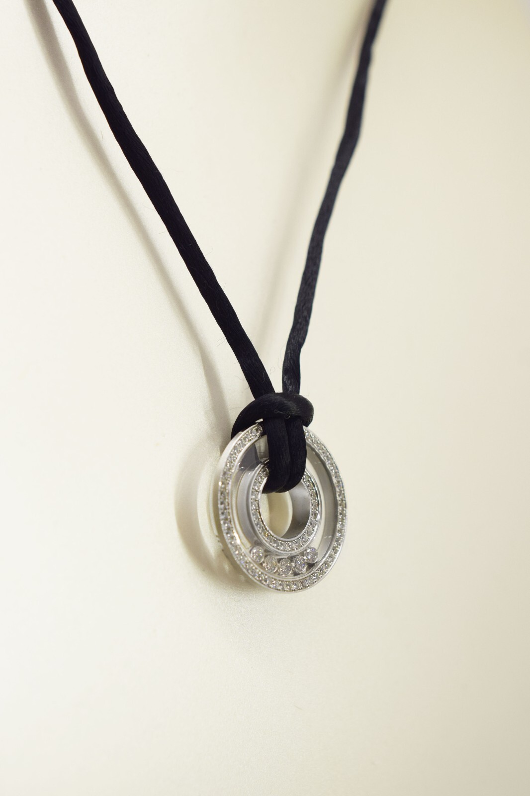 Chopard Happy Diamonds 18k White Gold Diamond Circles Pendant Necklace