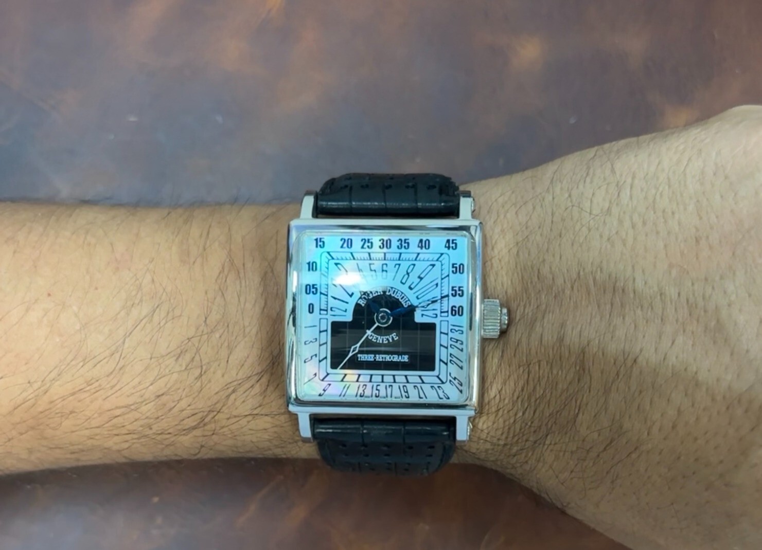 Roger Dubuis Golden Square Triple Retrograde 18k White Gold Mens 40mm Watch G40
