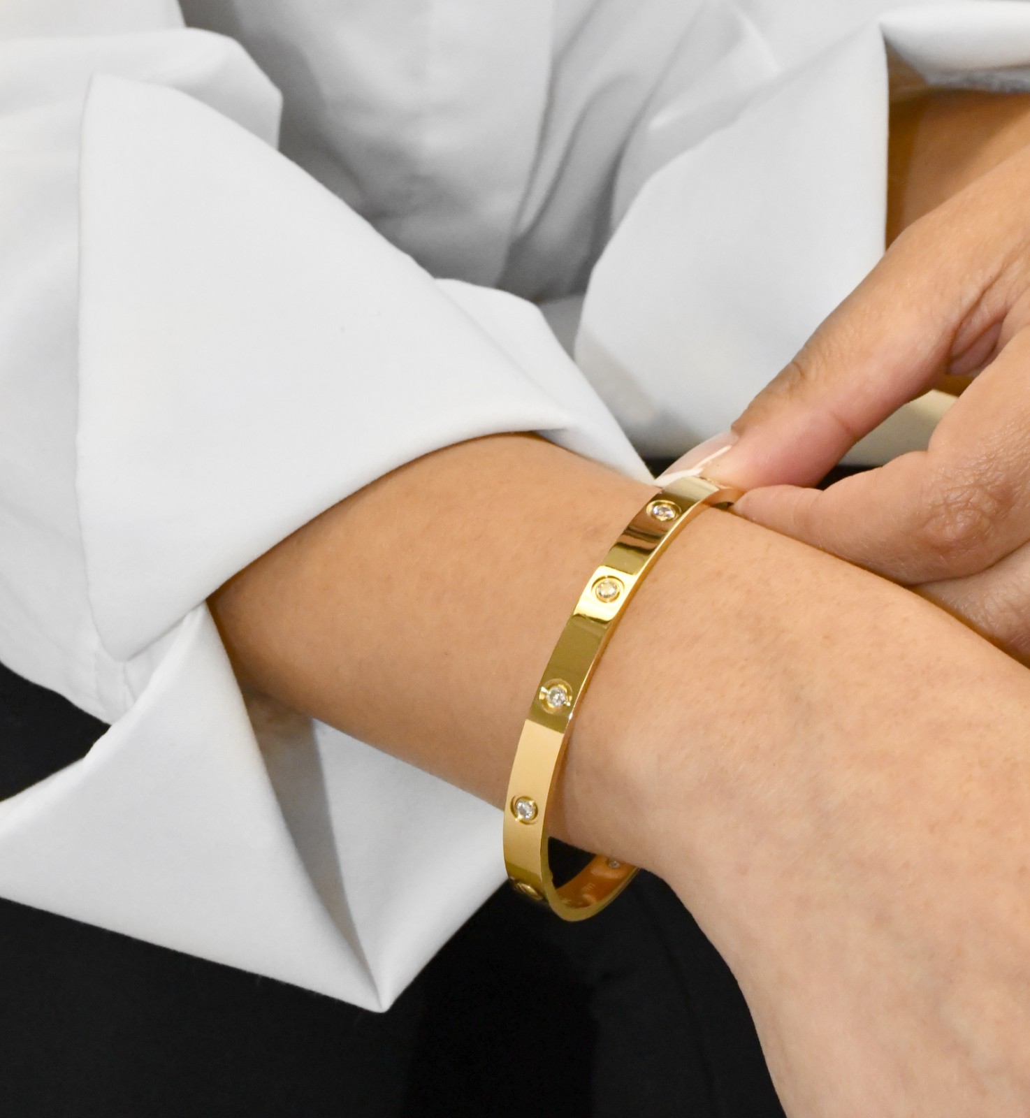 Cartier Love Bracelet 10 Diamond 18k Yellow Gold Size 19 B/P 2020 B6070319 Cartier Love Bracelet 10 Diamond 18k Yellow Gold Size 19 B/P 2020 B6070319