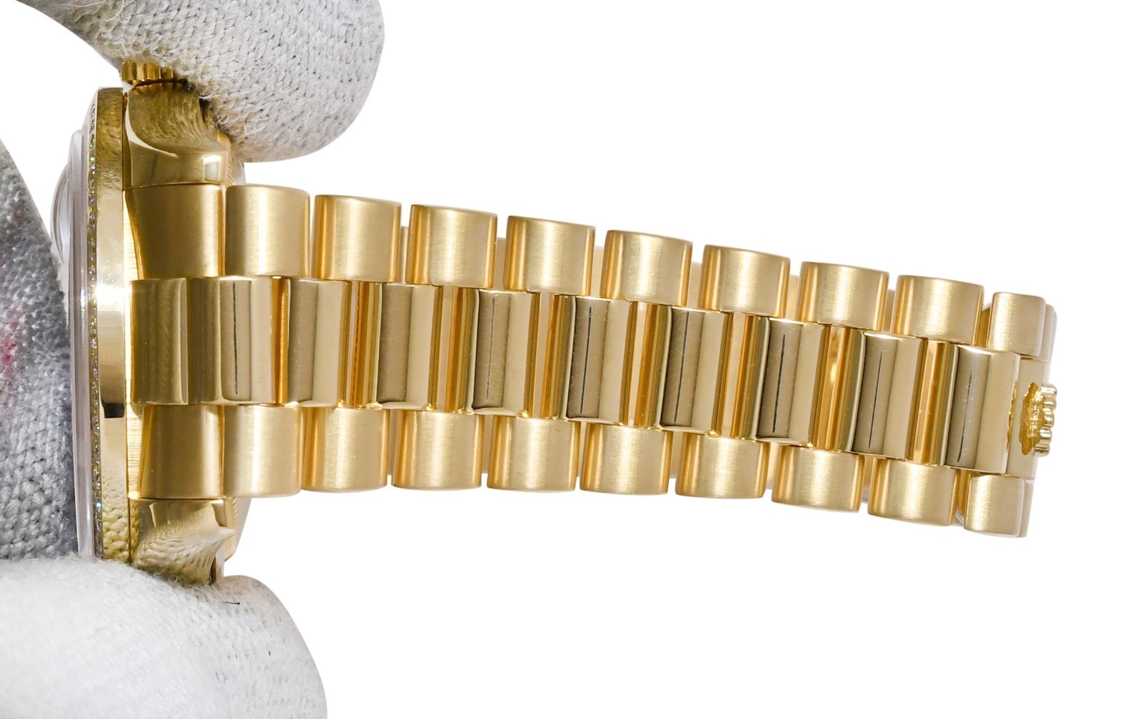 Rolex Day-Date President Yellow Gold MOP Diamond Dial/Bezel 36mm Watch Z 118238 Rolex Day-Date President Yellow Gold MOP Diamond Dial/Bezel 36mm Watch Z 118238